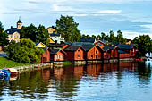 Porvoo (Borg), gli antichi magazzini rosso ruggine allineati lungo le rive del fiume Porvoonjoki, vera icona della citt.  